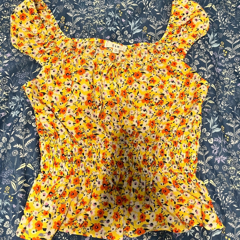 Floral puff sleeve top!!